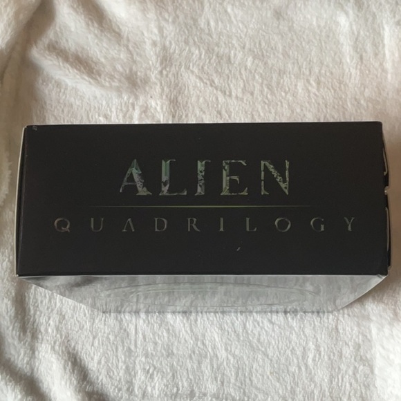 Alien Quadrilogy DVD Box Set - 9 disc set - Picture 3 of 7